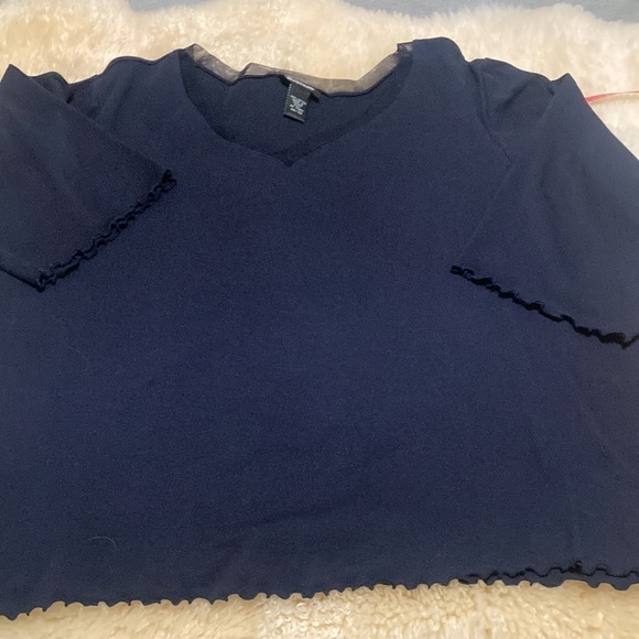 V neck top set of two - Picture 2 of 14